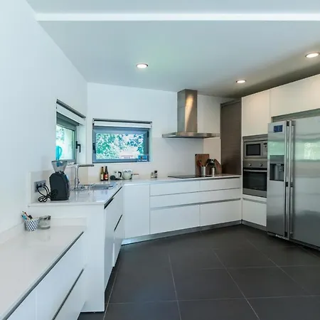 Gestiona2r - Casa Familiar En 4 Jardín Privado